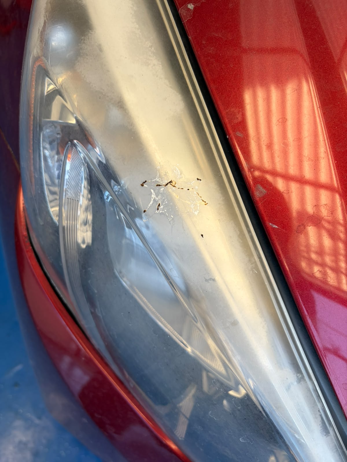 faros de auto antes de una limpieza minunciosa